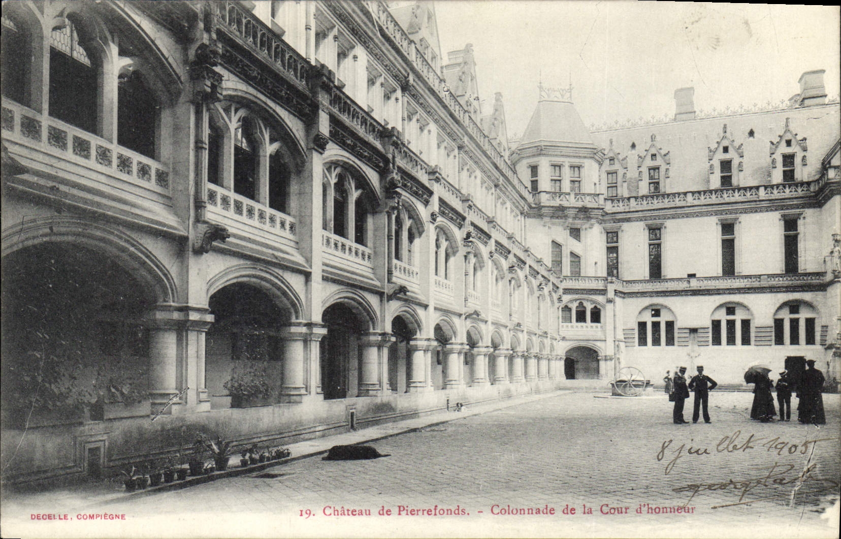 CPA Chateau de Pierrefonds Colonnade de la Cour d'Honneur 
