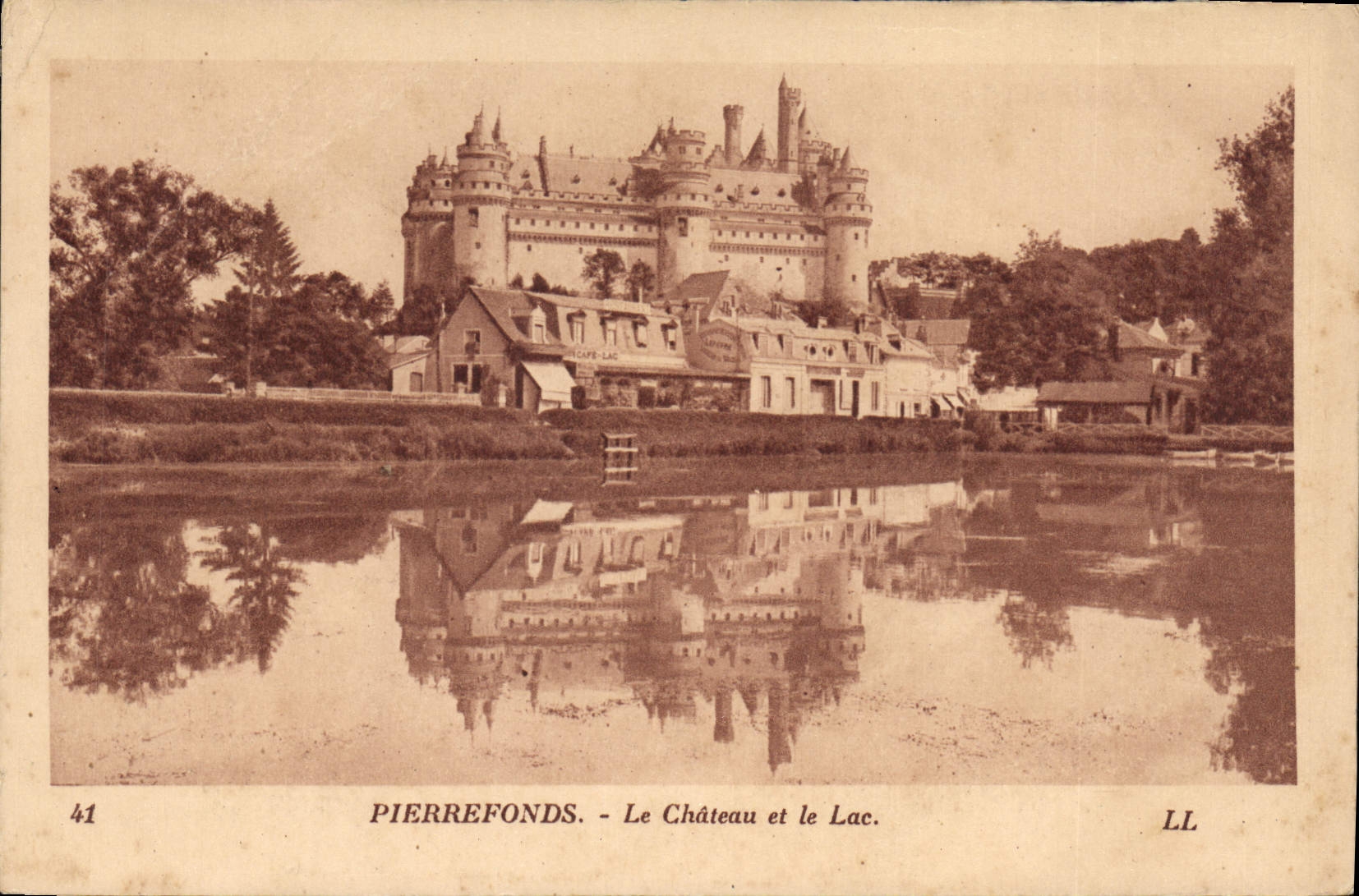 CPA Pierrefonds le Chateau et le Lac