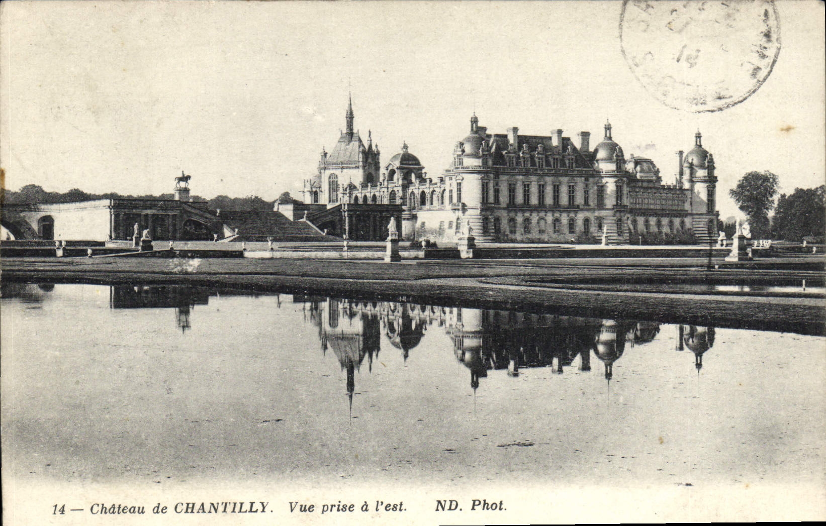 CPA Chateau de Chantilly Vue prise a l'est