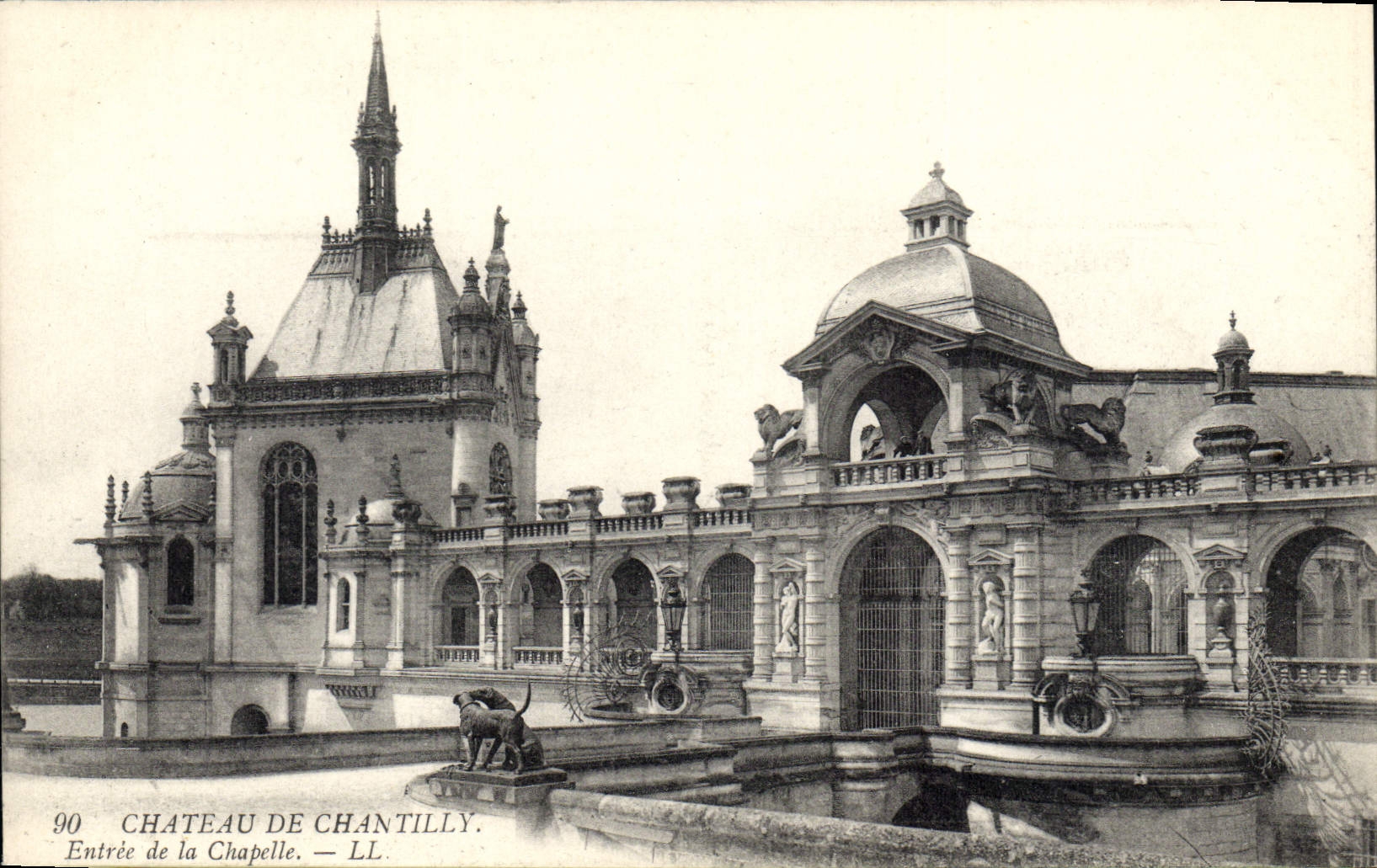 CPA Chateau de Chantilly Entree de la Chapelle 