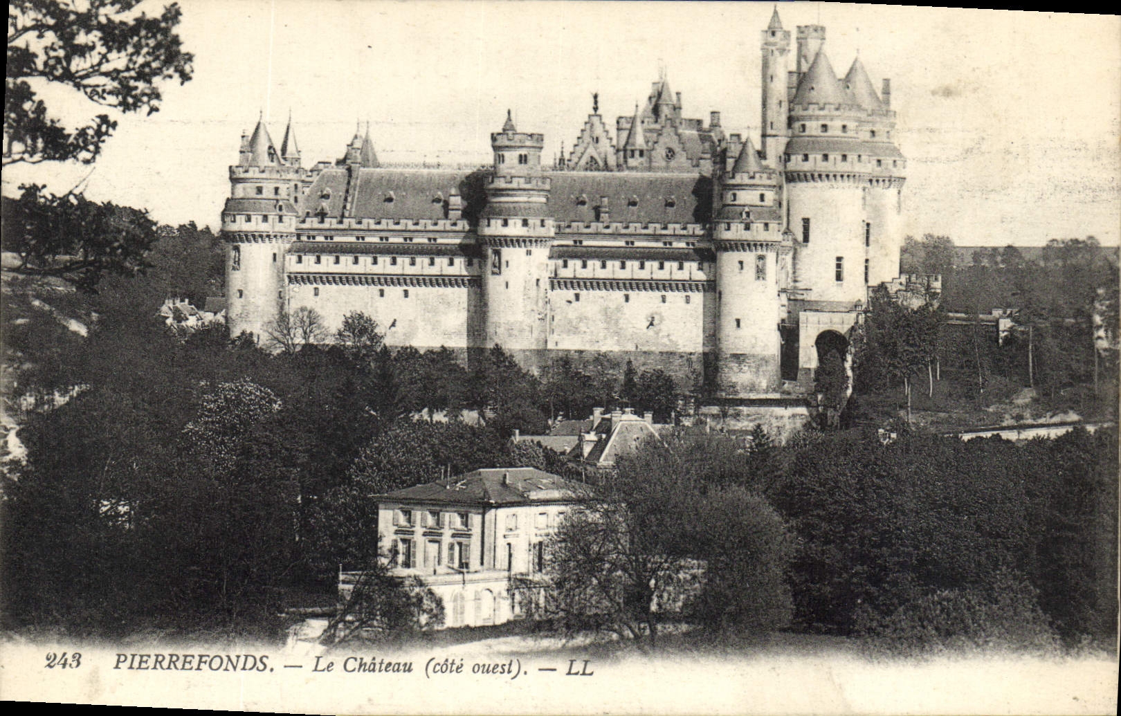 CPA Pierrefonds le Chateau cote ouest 