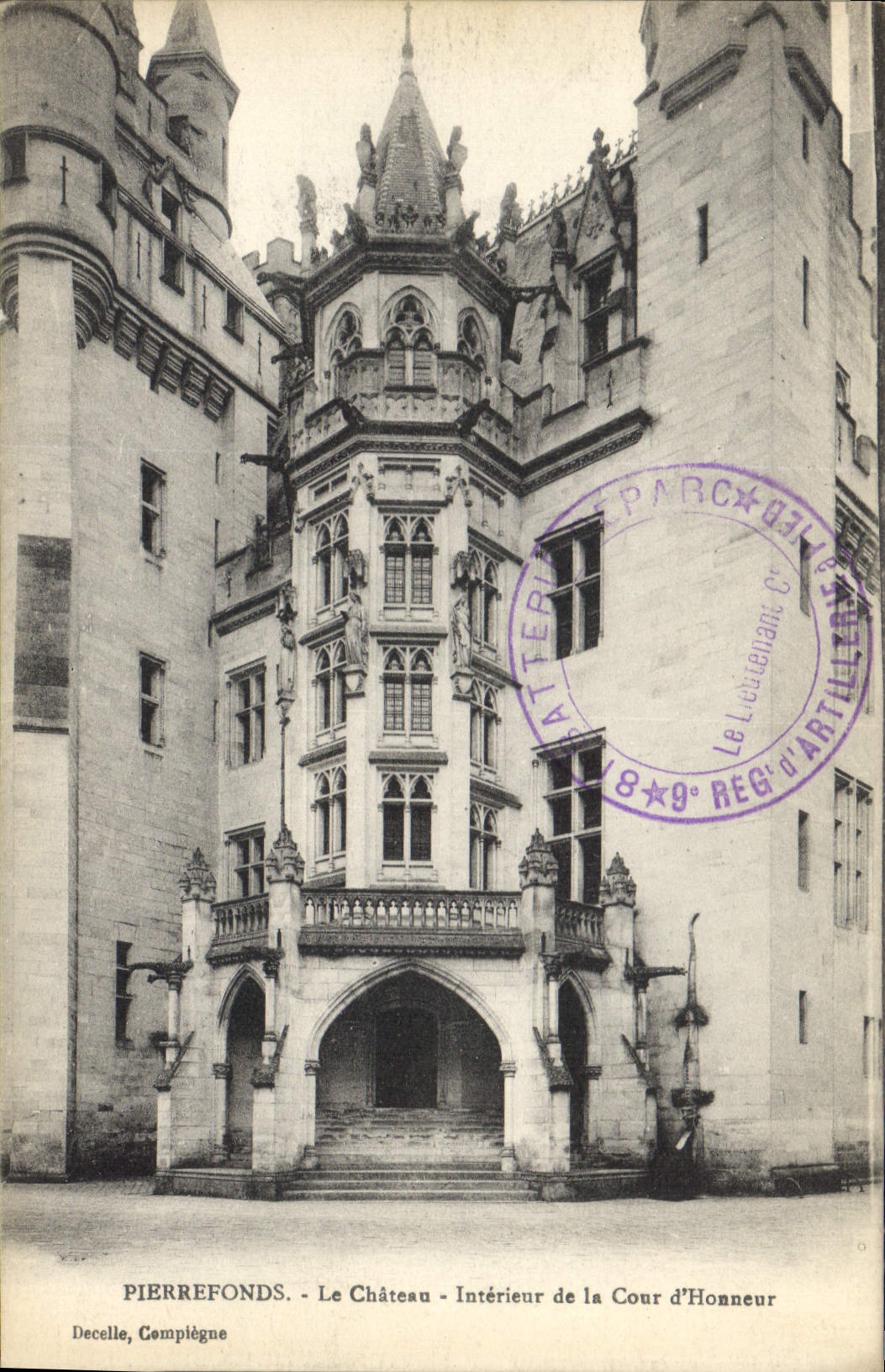 CPA Pierrefonds le Chateau Interieur de la Cour d'Honneur