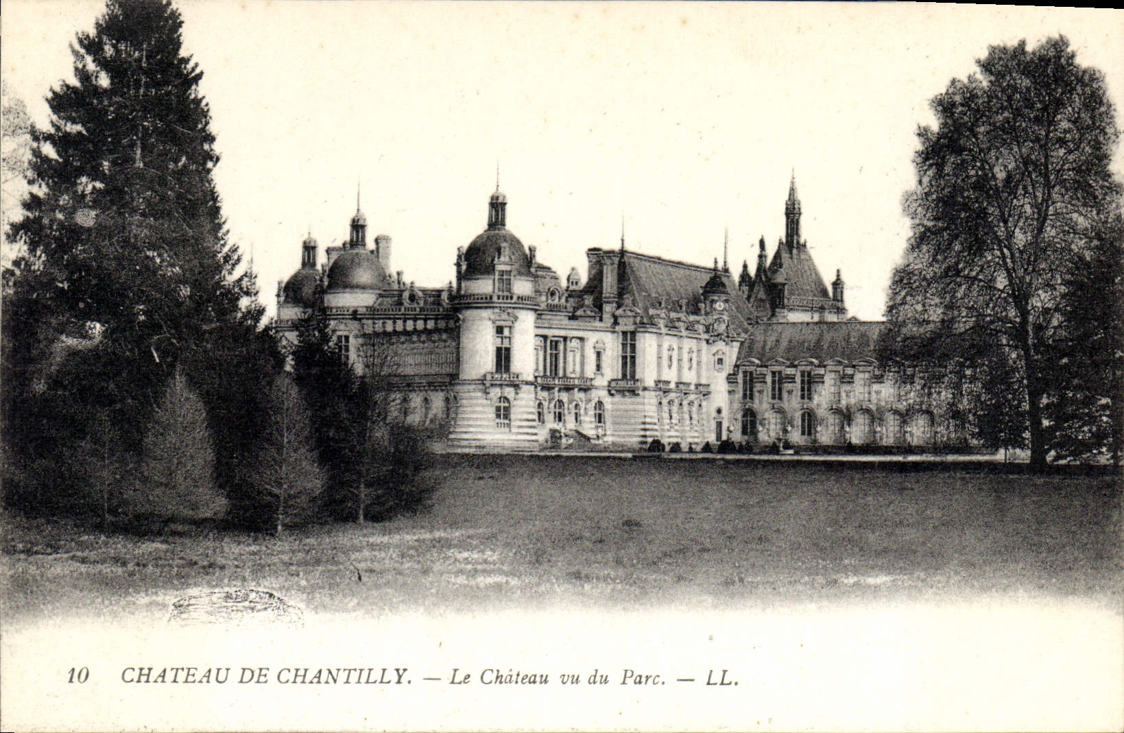 CPA Chateau de Chantilly le Chateau vu du Parc 