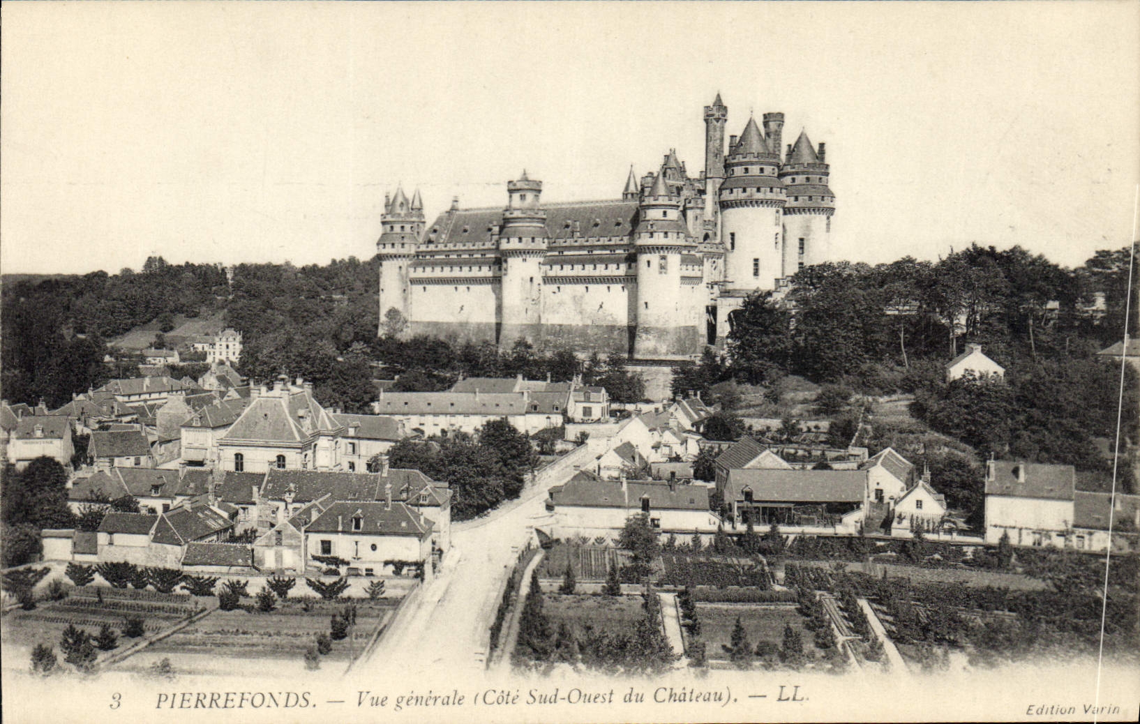 CPA Pierrefonds Vue generale Cote Sud Ouest du Chateau