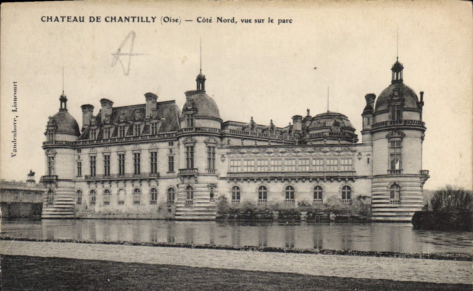 CPA Chateau de Chantilly Oise Cote Nord vue sur le Parc