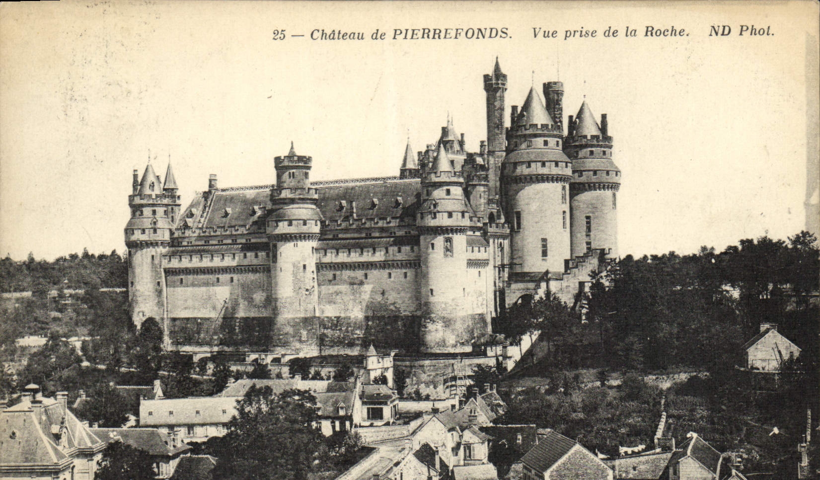 CPA Chateau de Pierrefonds Vue prise de la Roche 