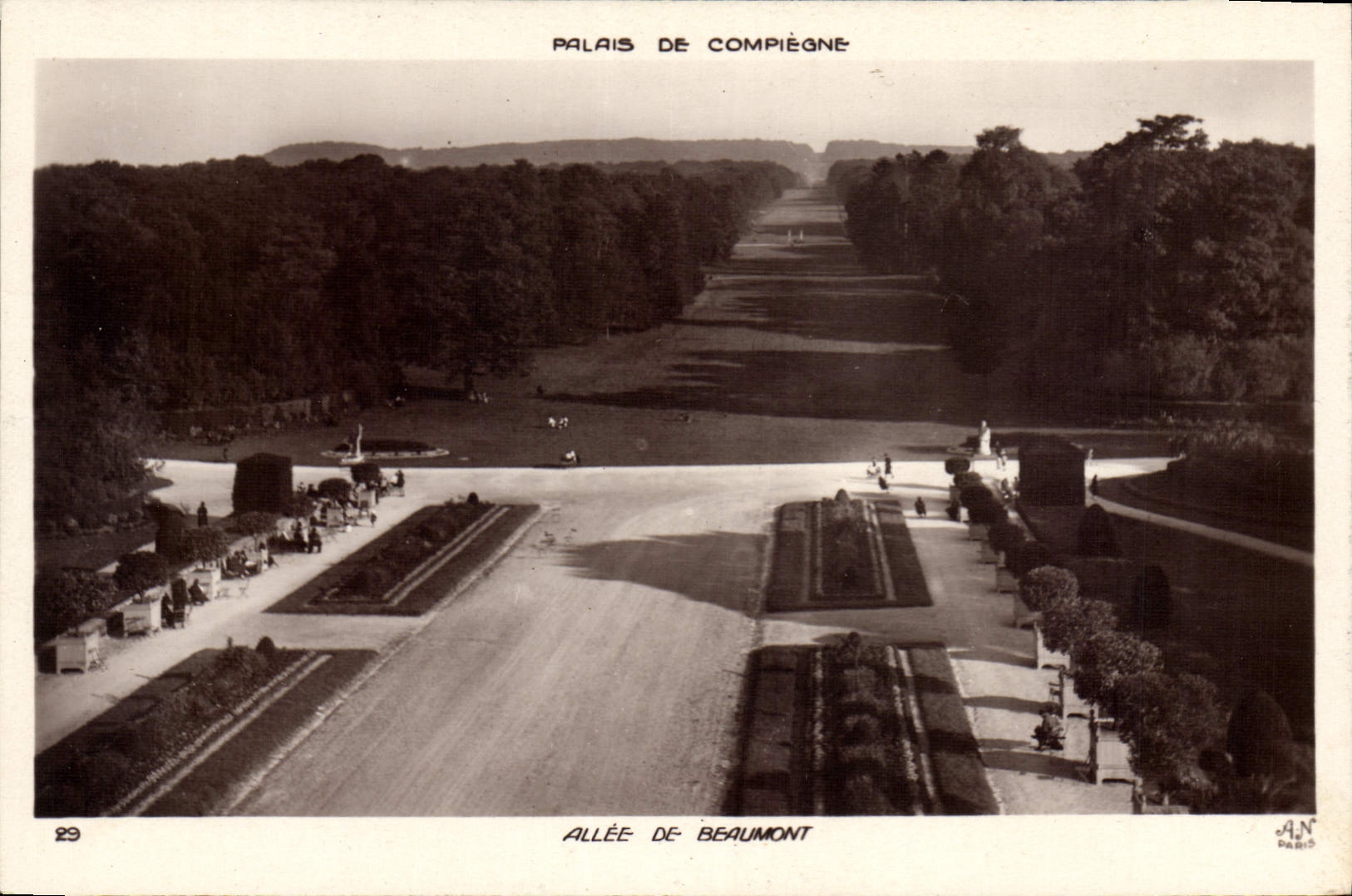 CPA Palais de Compiegne Allee de Beaumont 