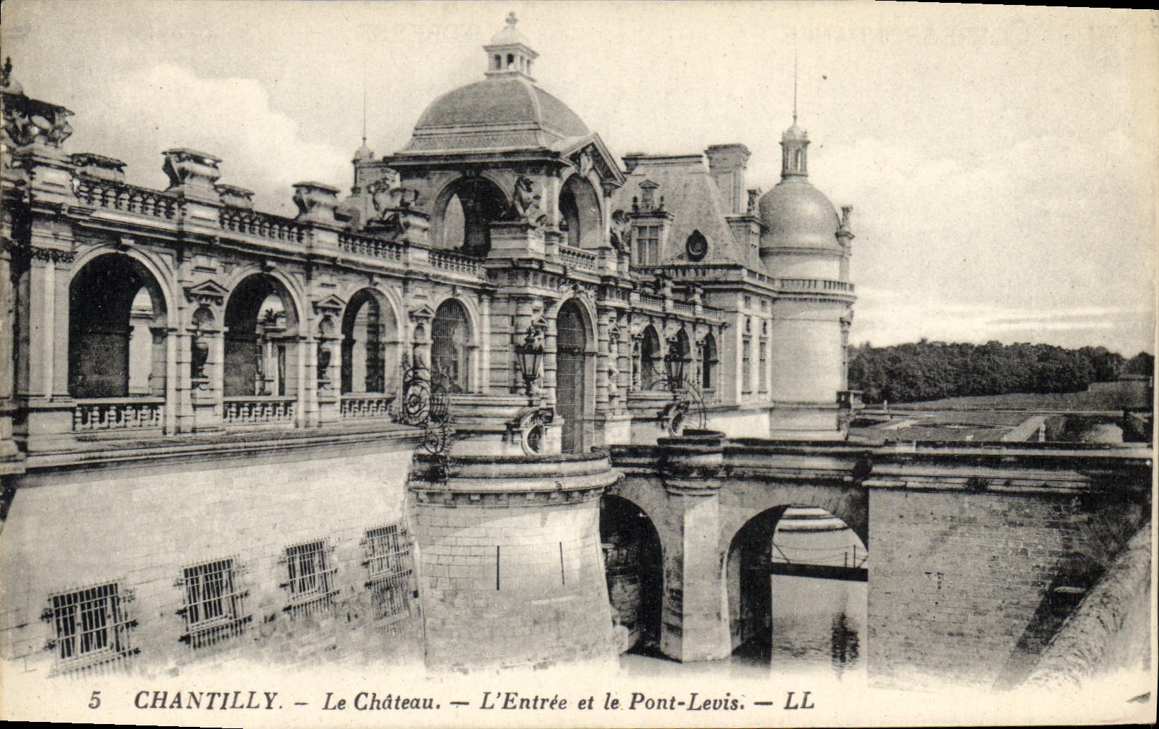 CPA Chantilly le Chateau L'Entree de la Point Levis 