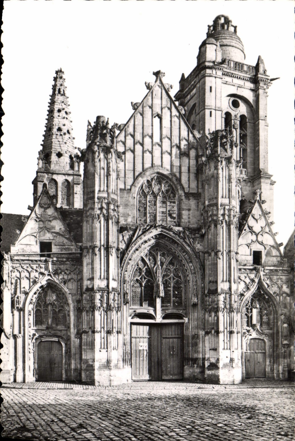 CPA Senlis Oise Eglise St Pierre 