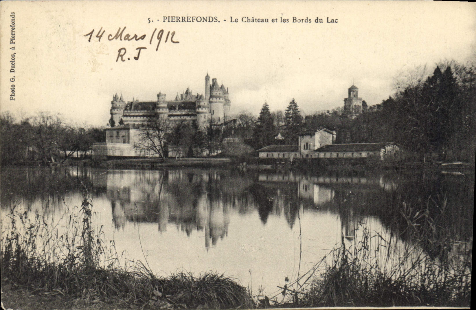 CPA Pierrefonds le Chateau et les Bords du Lac 