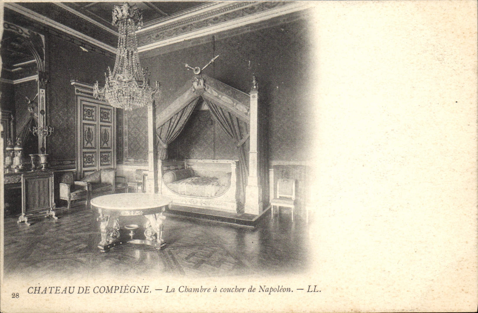 CPA Chateau de Compiegne la Chambre a coucher de Napoleon 