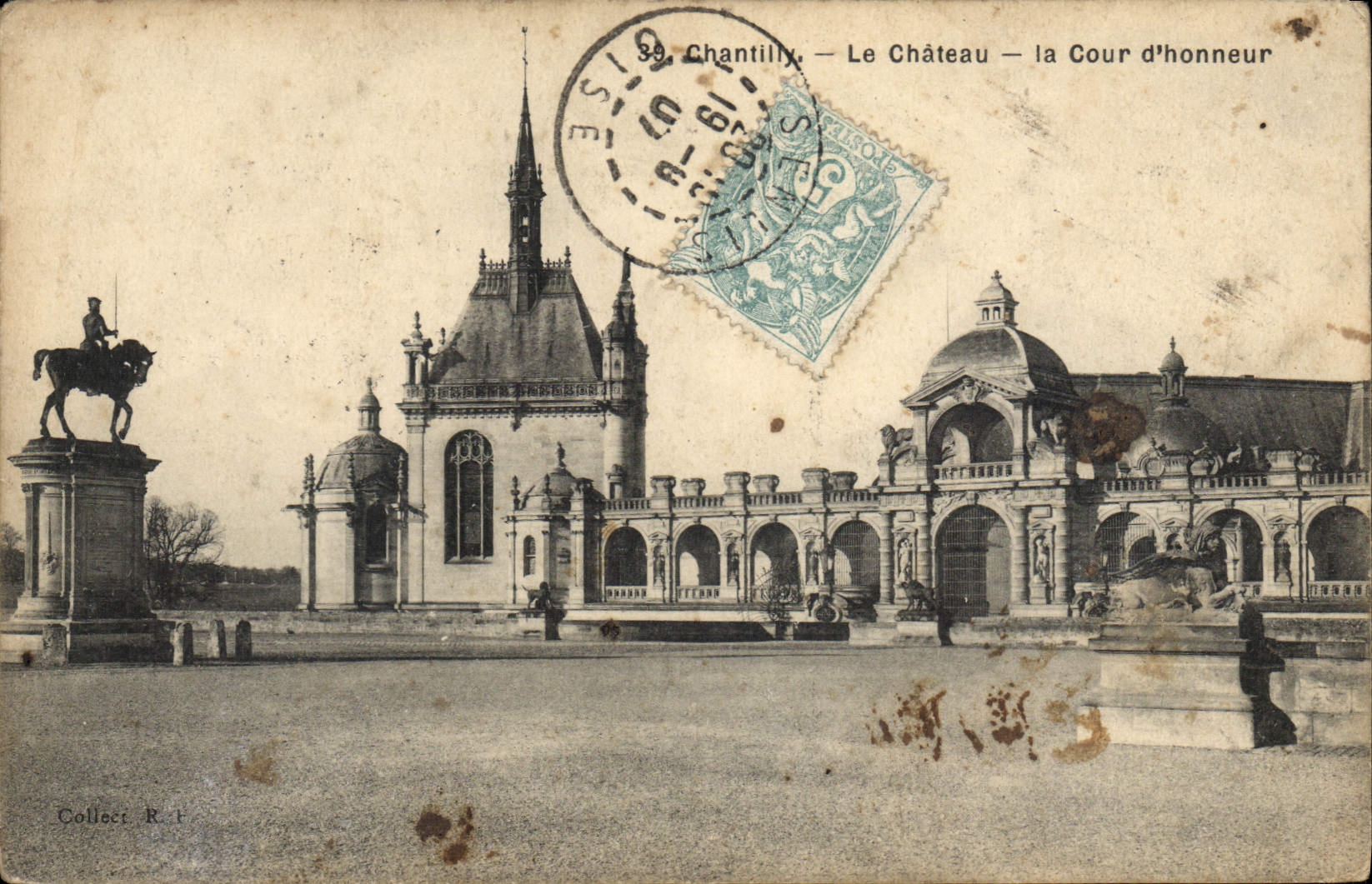 CPA Chantilly le Chateau la Cour d'Honneur 