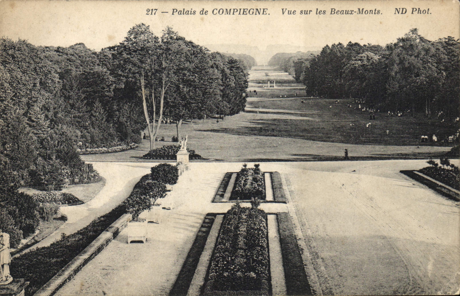 CPA Palais de Compiegne Vue sur les Beaux Monts 