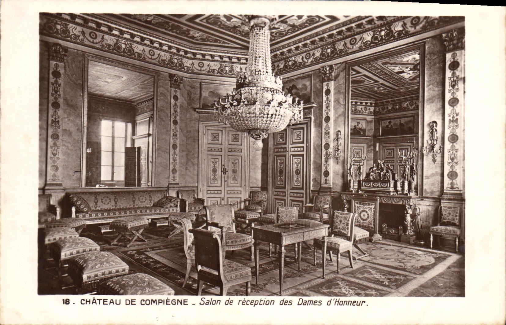 CPA Chateau de Compiegne Salon de reception des Dames d'Honeur 
