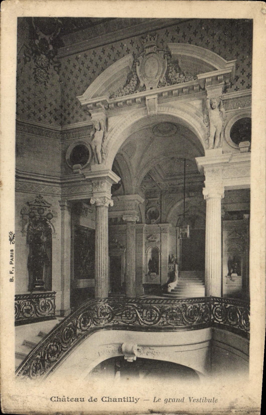 CPA Chateau de Chantilly le Grand Vestibule