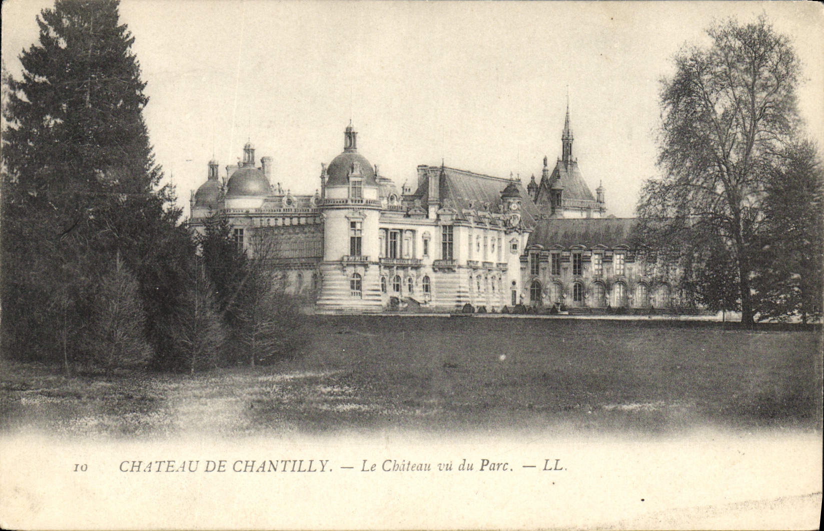 CPA Chateau de Chantilly le Chateau vu du Parc 