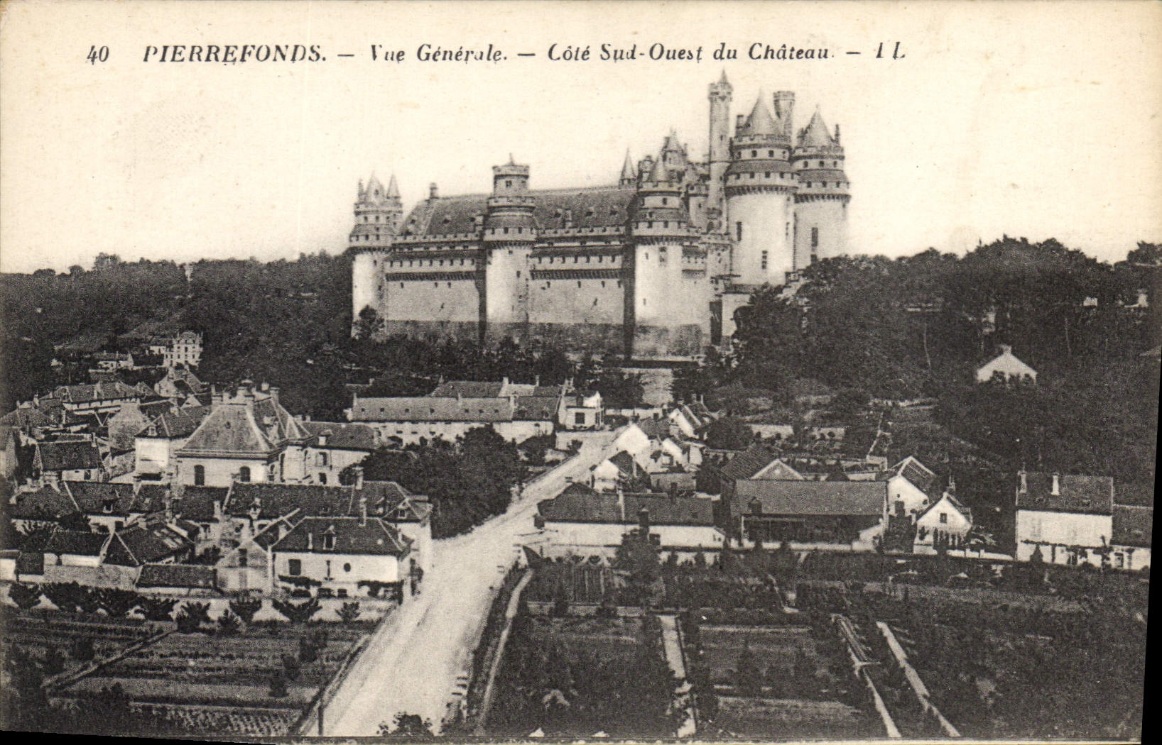 CPA Pierrefonds Vue generale Cote sud ouest du Chateau 