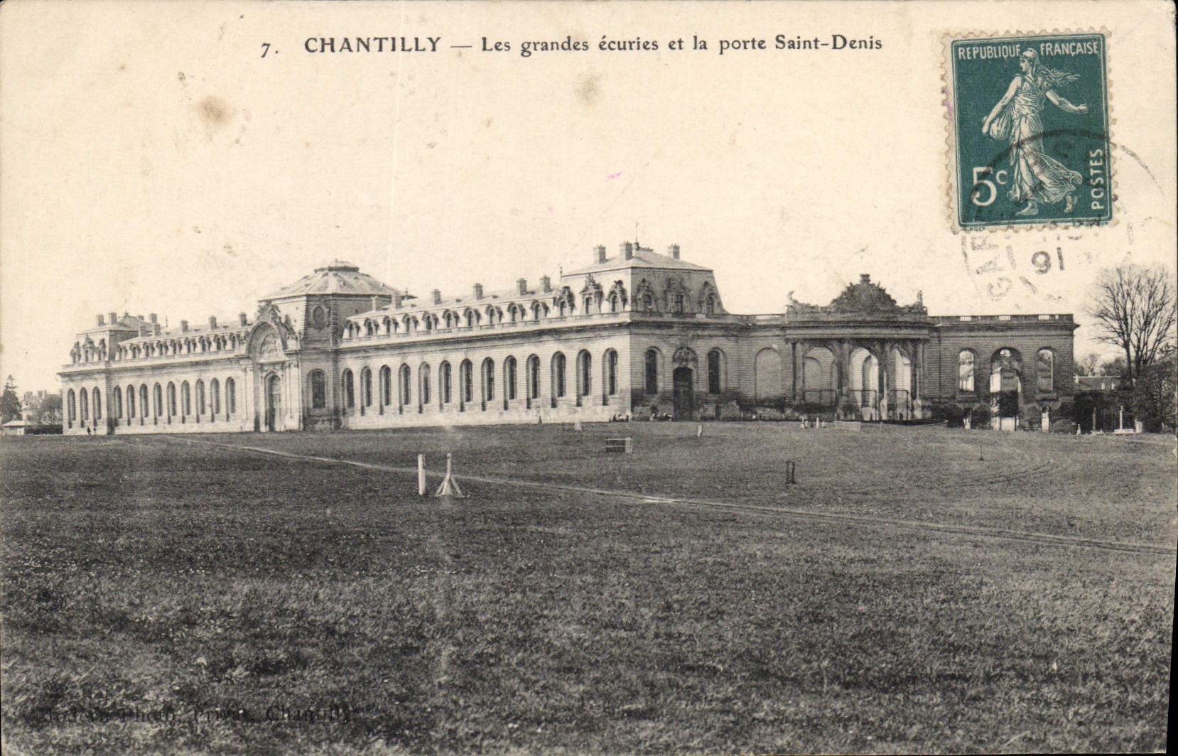 CPA Chantilly les Grandes Ecuries et la Porte Saint Denis 
