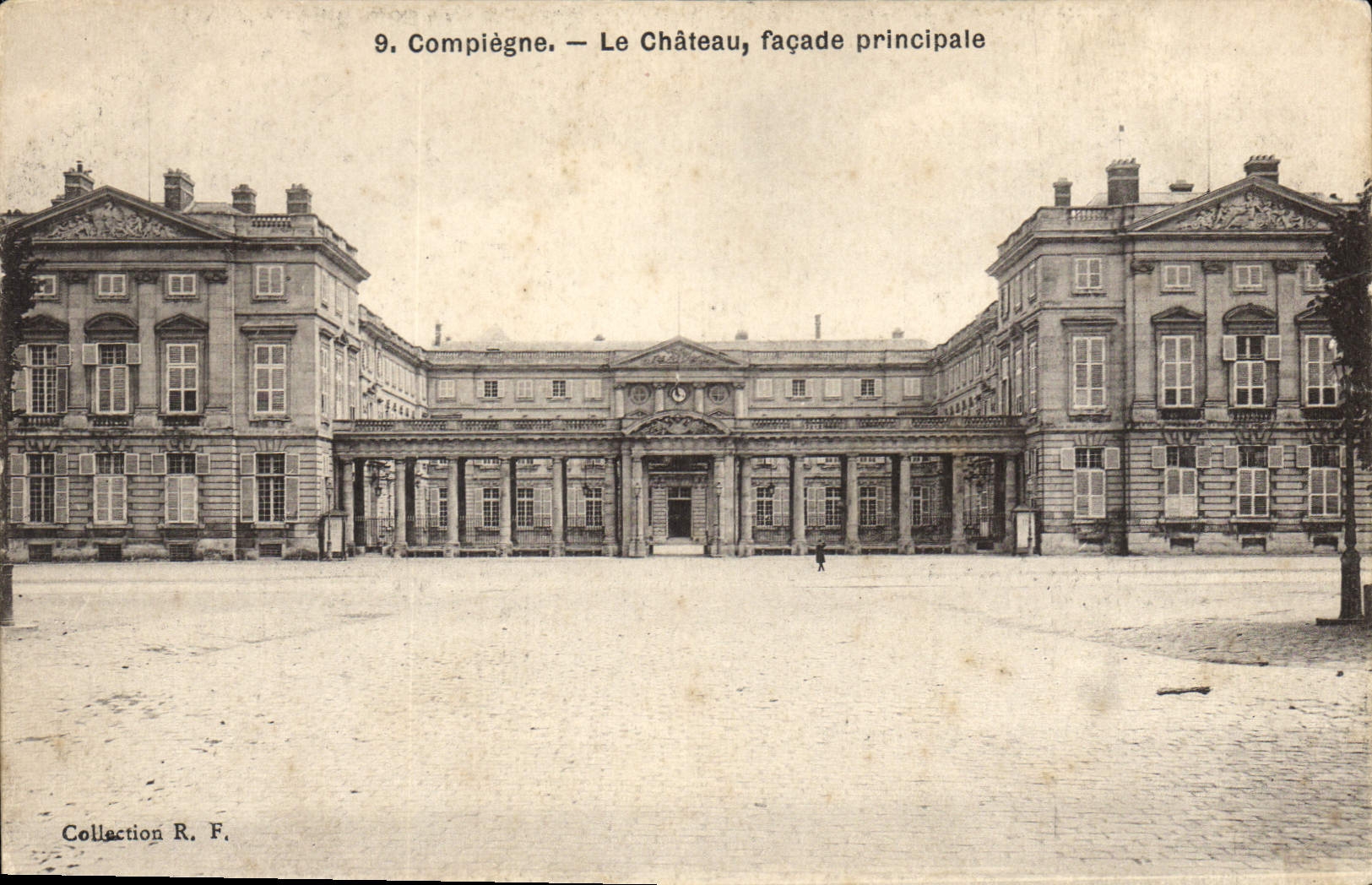 CPA Compiegne le Chateau facade principale