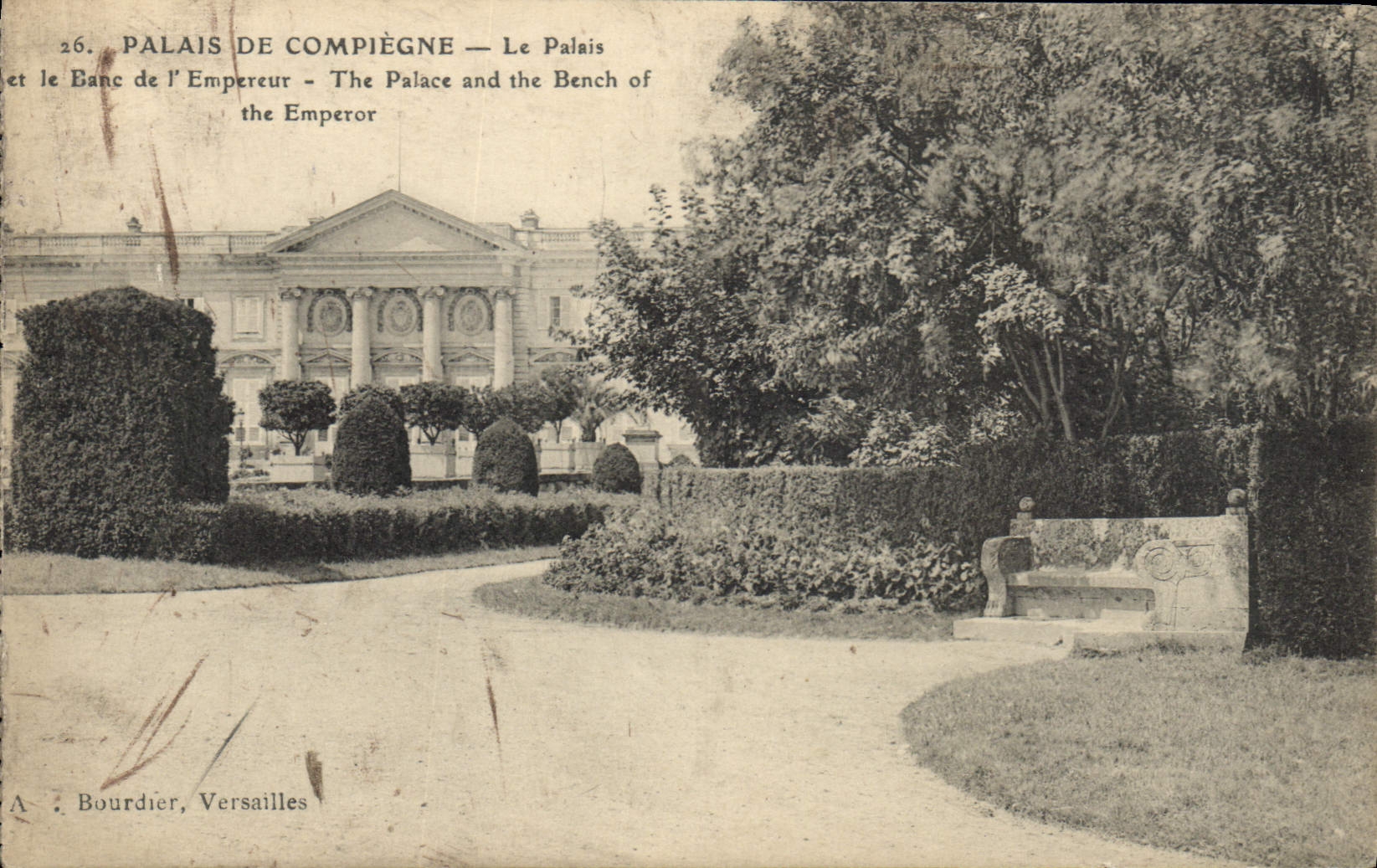 CPA Palais de Compiegne le Palais et le Banc de l'Empereur