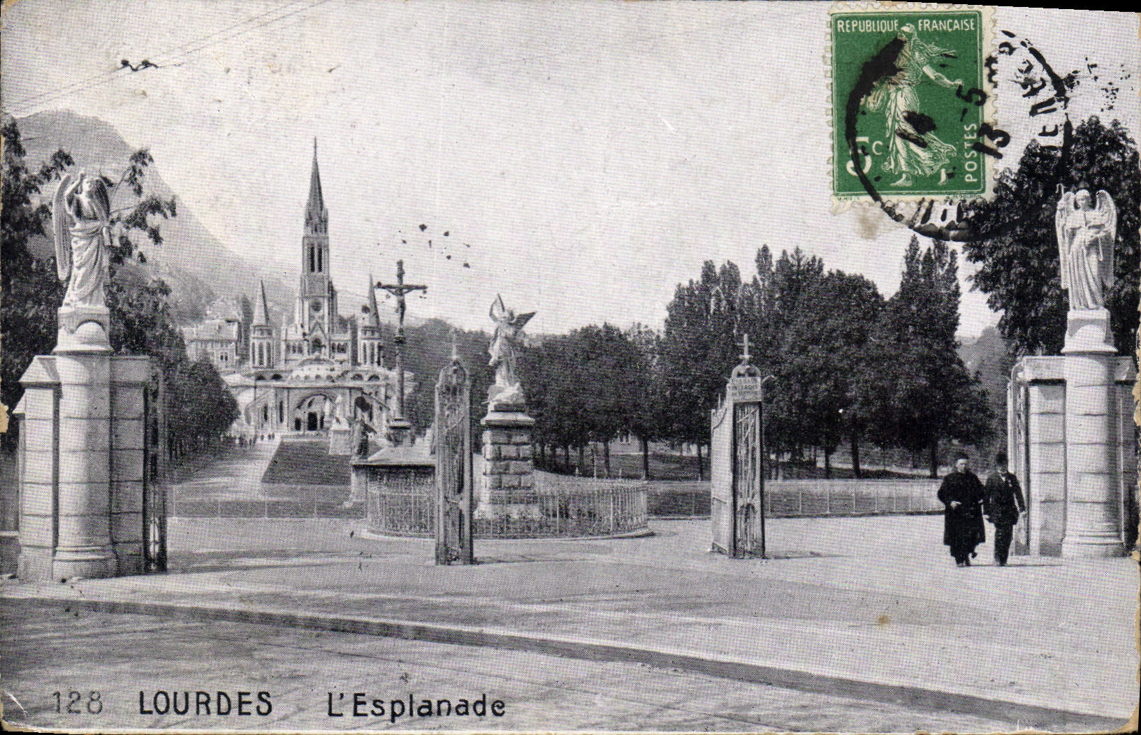 CPA Lourdes L'Esplanade 