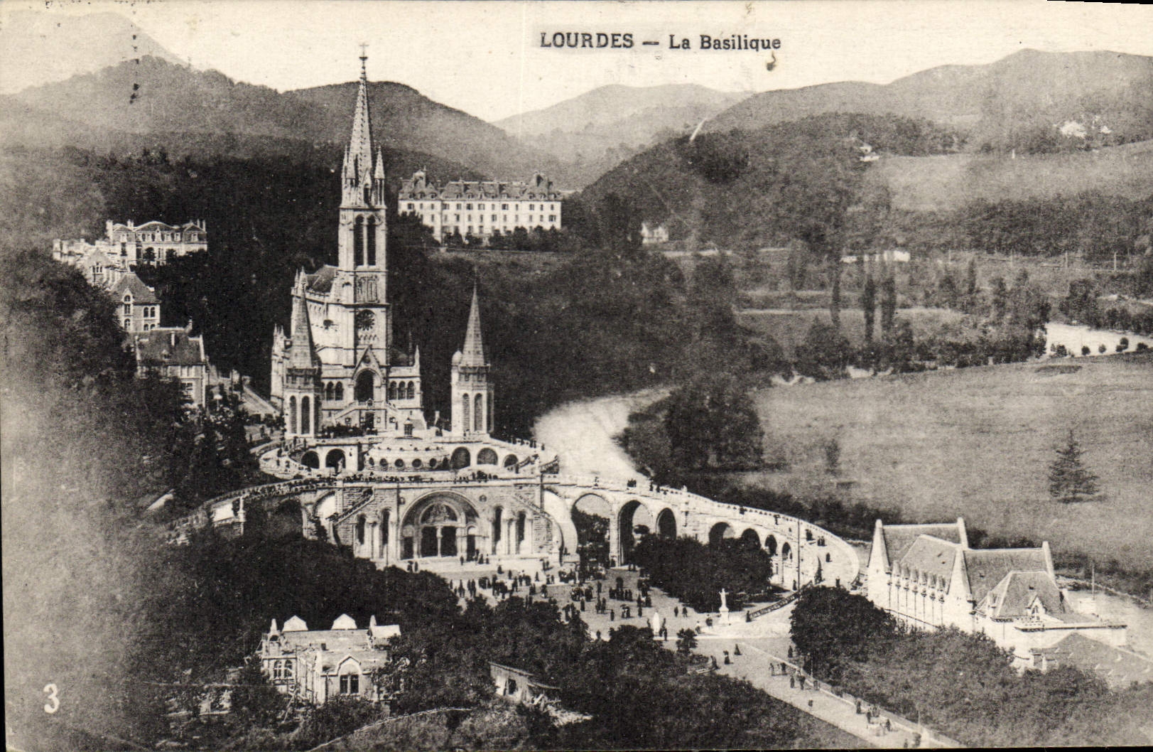 CPA Lourdes la Basilique 