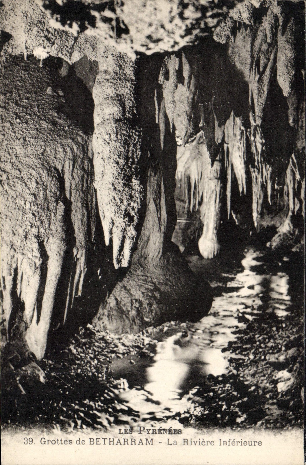 CPA Les Pyrenees Grottes de Betharram la Riviere inferieure 