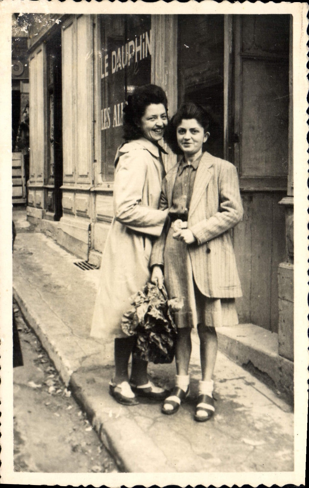 CARTE PHOTO Femmes Le Dauphin