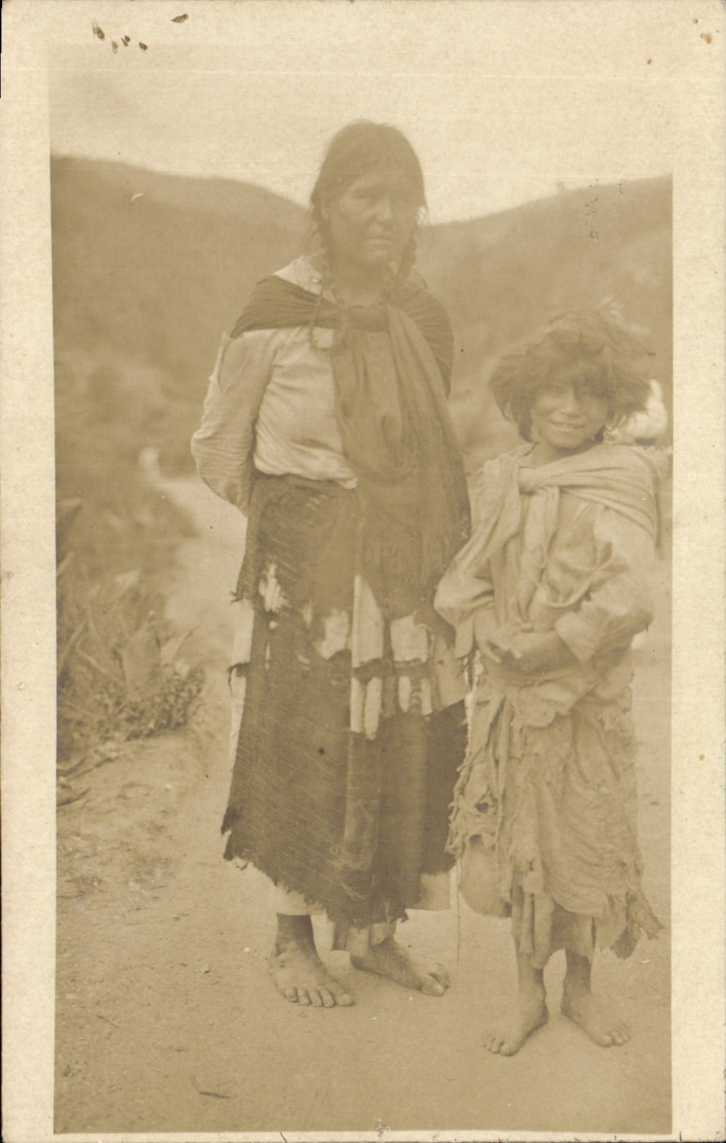 CARTE PHOTO Femme Enfant Indien