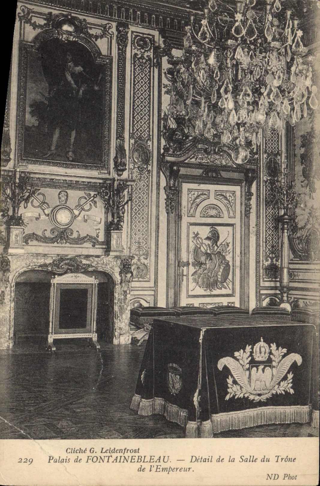 CPA Palais de Fontainebleau Detail de la Salle du Trone de l'Empereur 