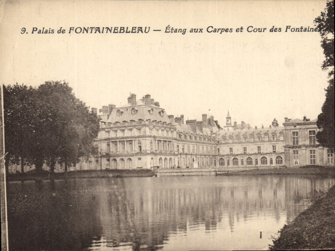 CPA Palais de Fontainebleau Etang aux Carpes et Cour des Fontaines