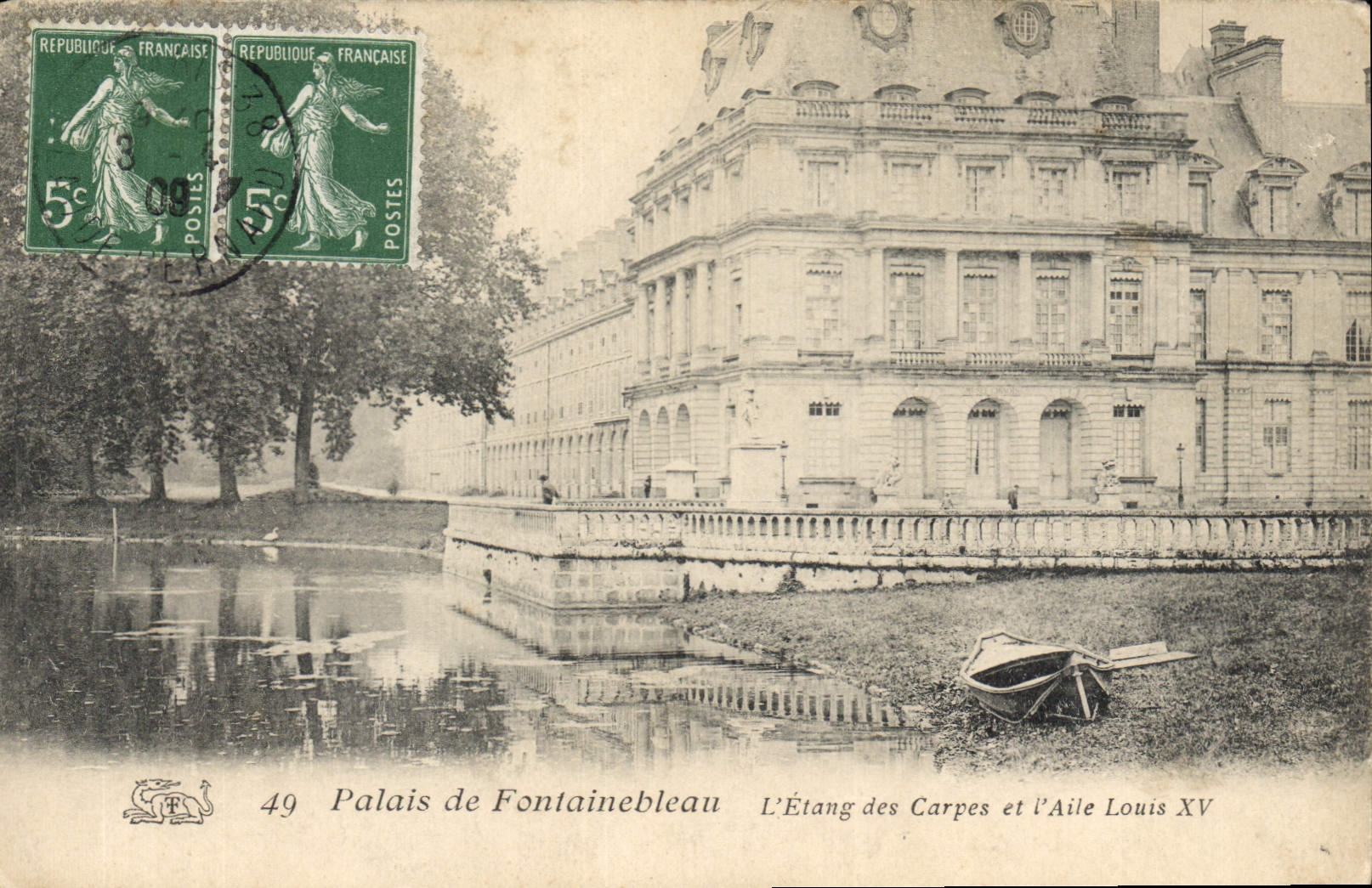 CPA Palais de Fontainebleau l'Etang des Carpes et l'Aile Louis XV 