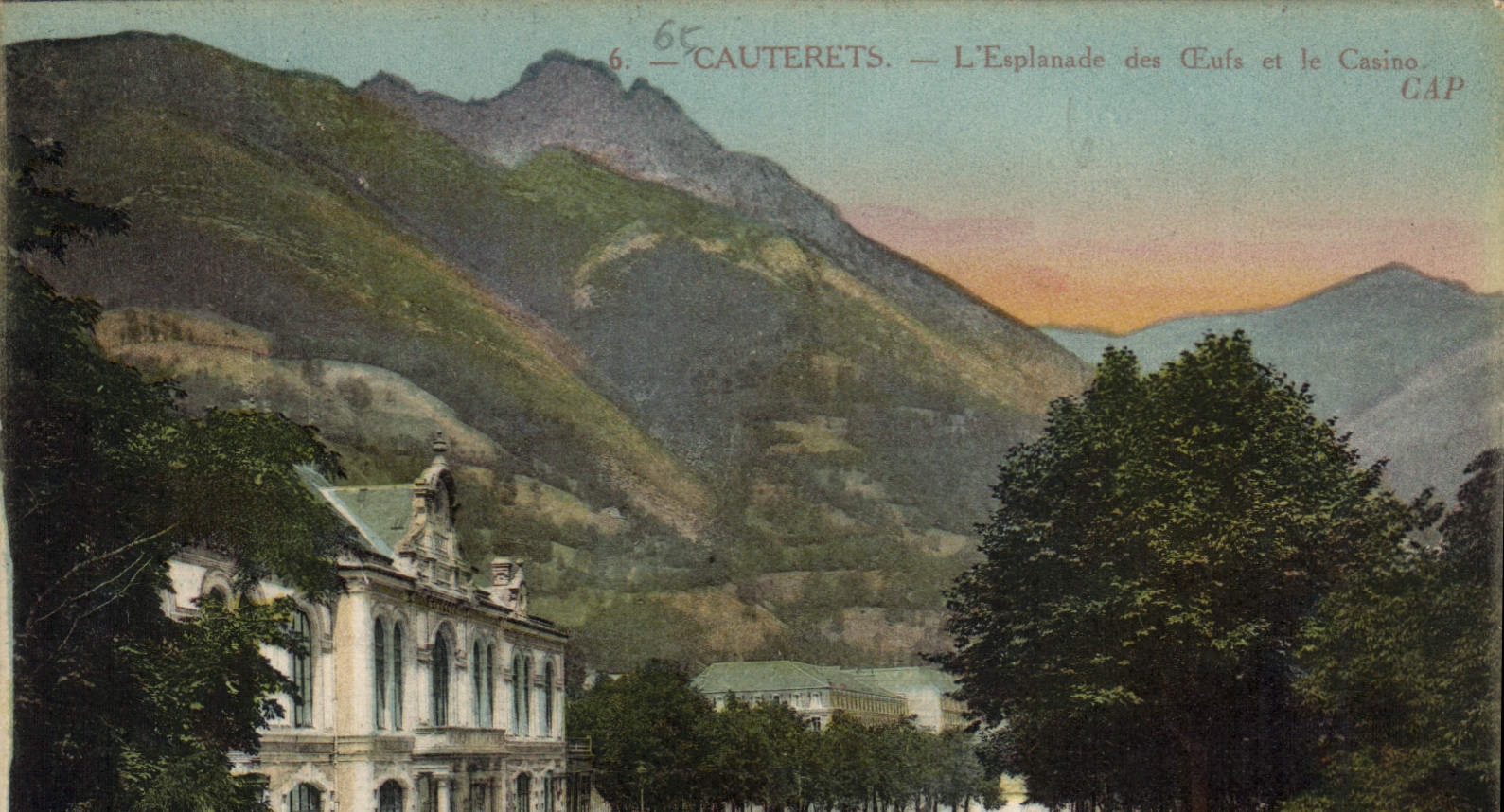 CPA Cauterets l'Esplanade des Oeufs et le Casino 