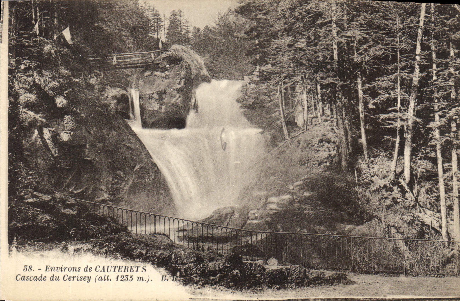 CPA Environs de Cauterets Cascade du Cerisey 