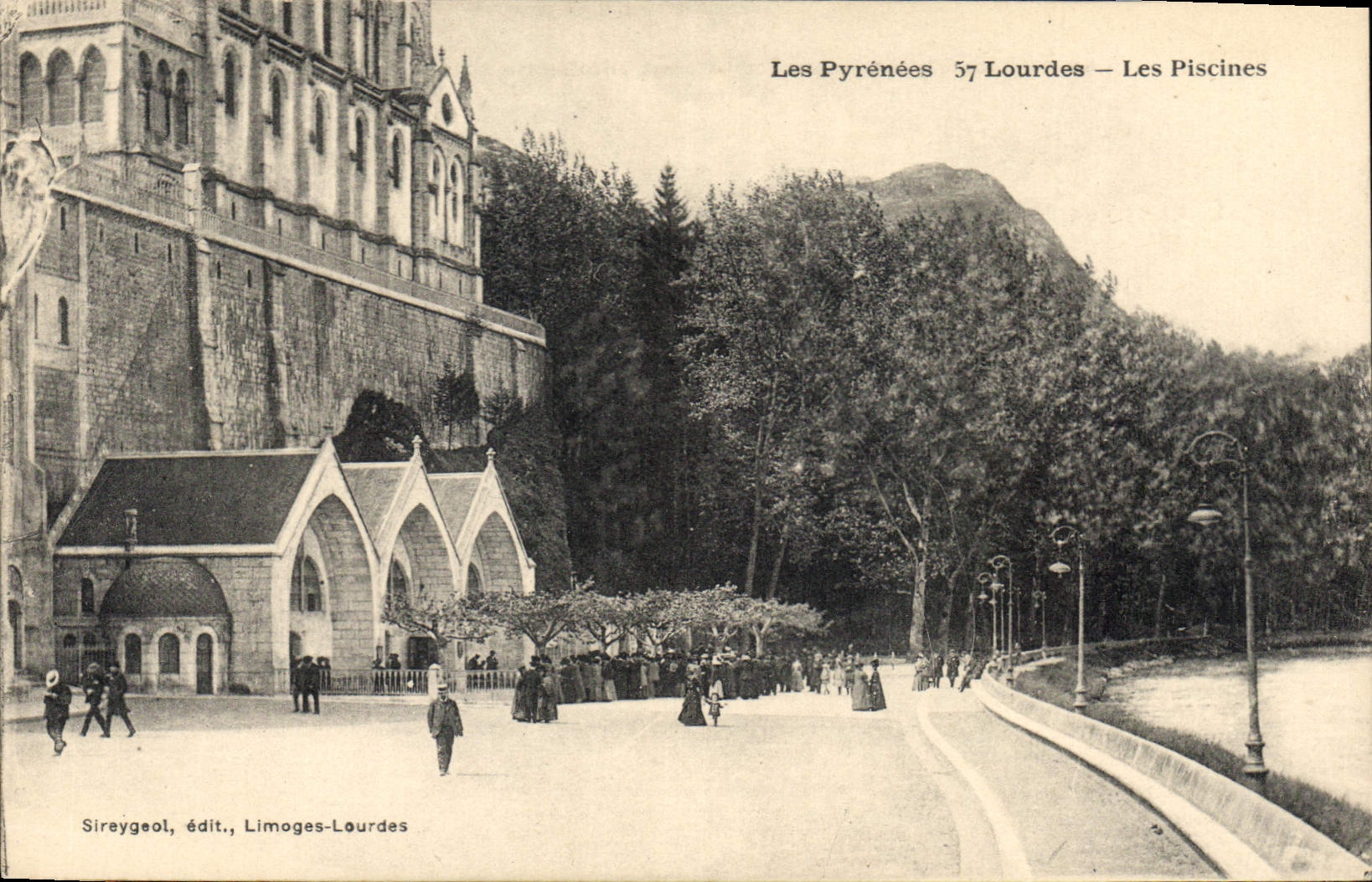 CPA Les Pyrenees Lourdes les Piscines 