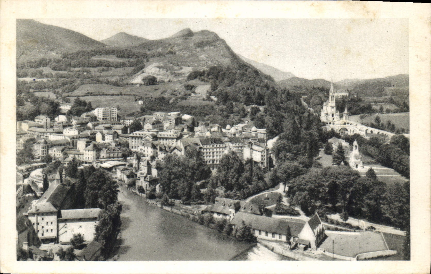 CPA Lourdes vue generale prise du Chateau Fort 