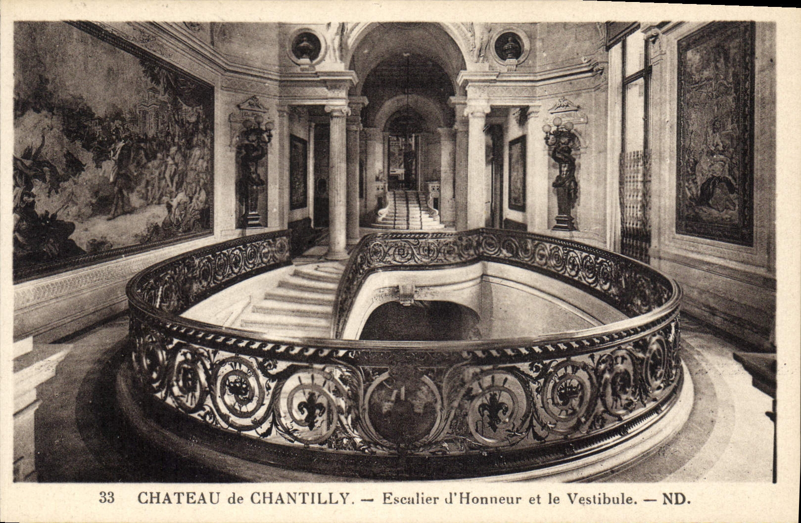 CPA Chateau de Chantilly Escalier d'Honneur et le Vestibule