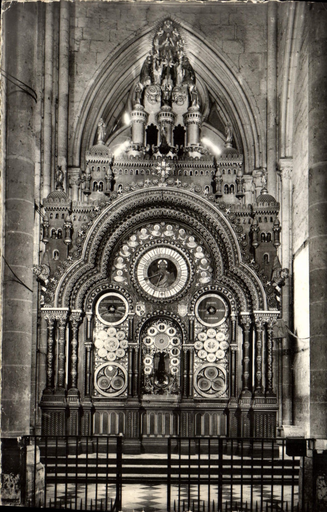 CPA Beauvais la Cathedrale Horloge astronomique 