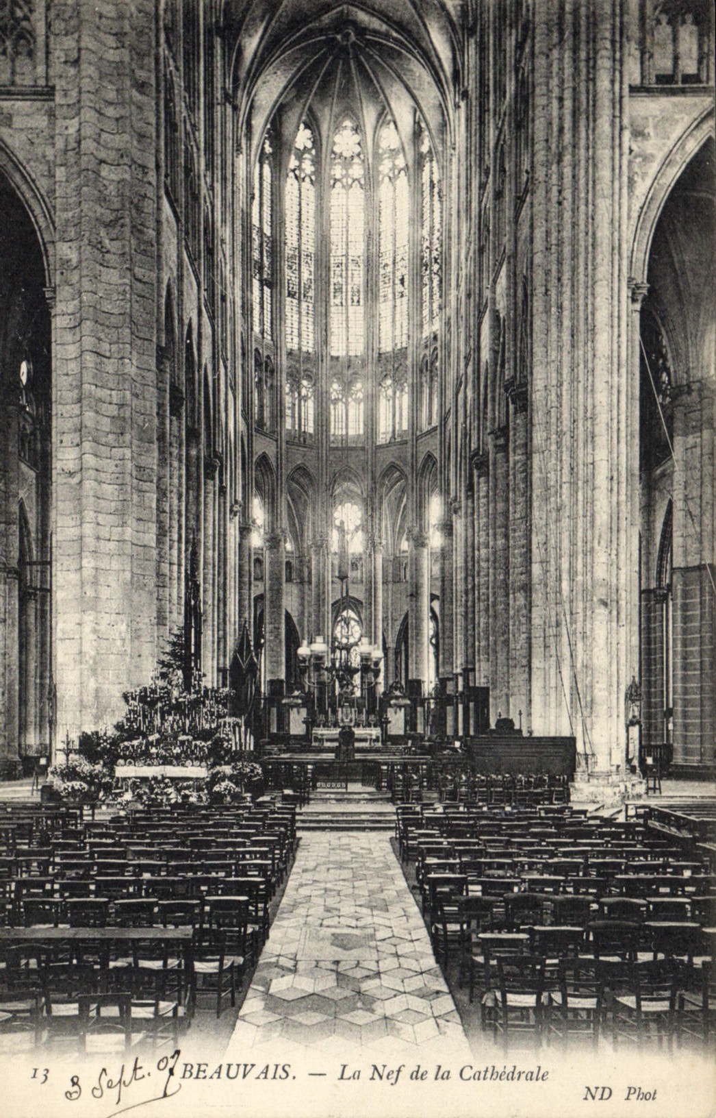 CPA Beauvais la Nef de la Cathedrale 