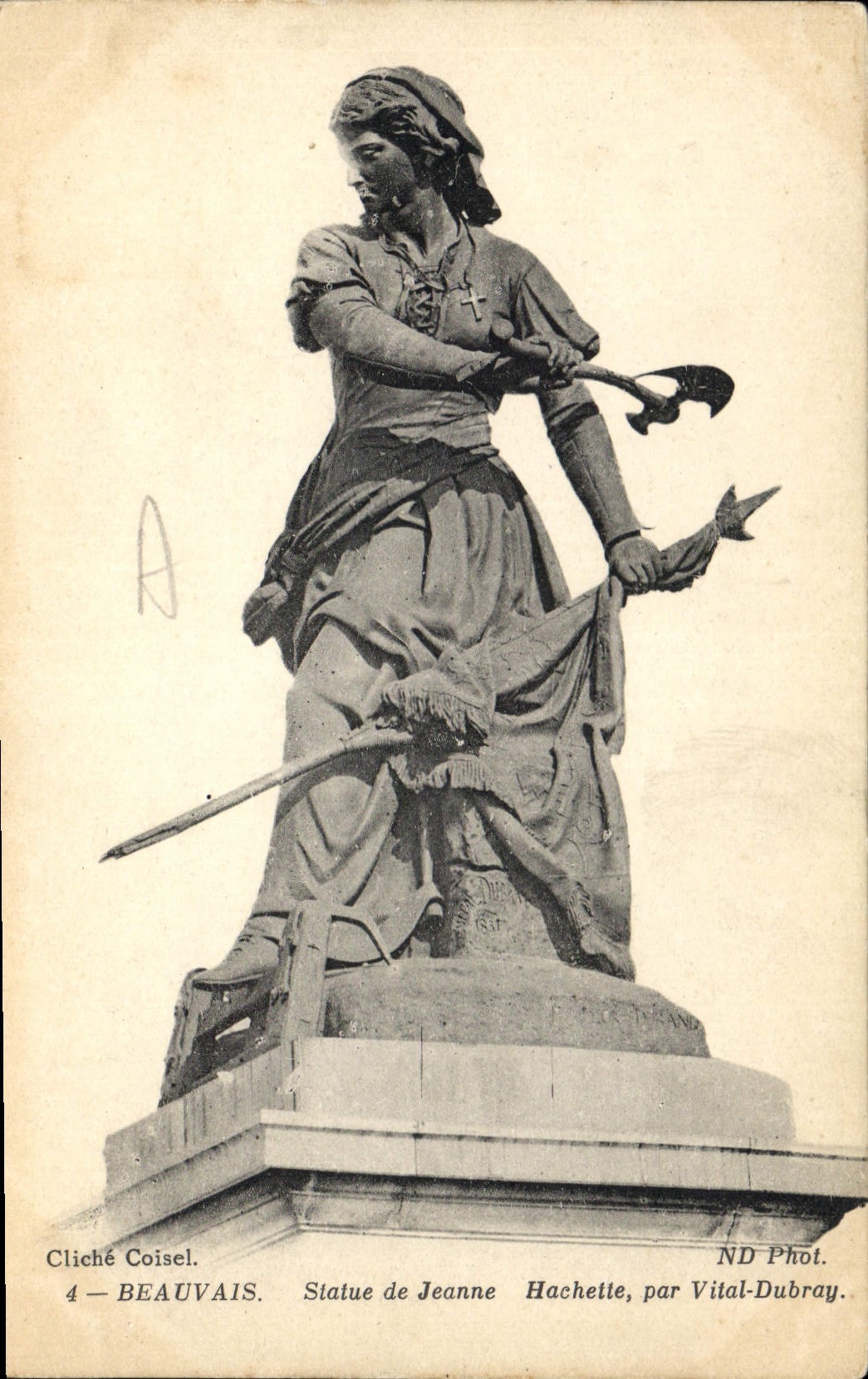 CPA Beauvais Statue de Jeanne Hachette par Vital Dubray