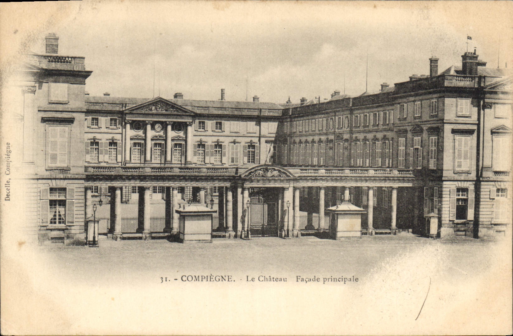 CPA Compiegne le Chateau Facade principale