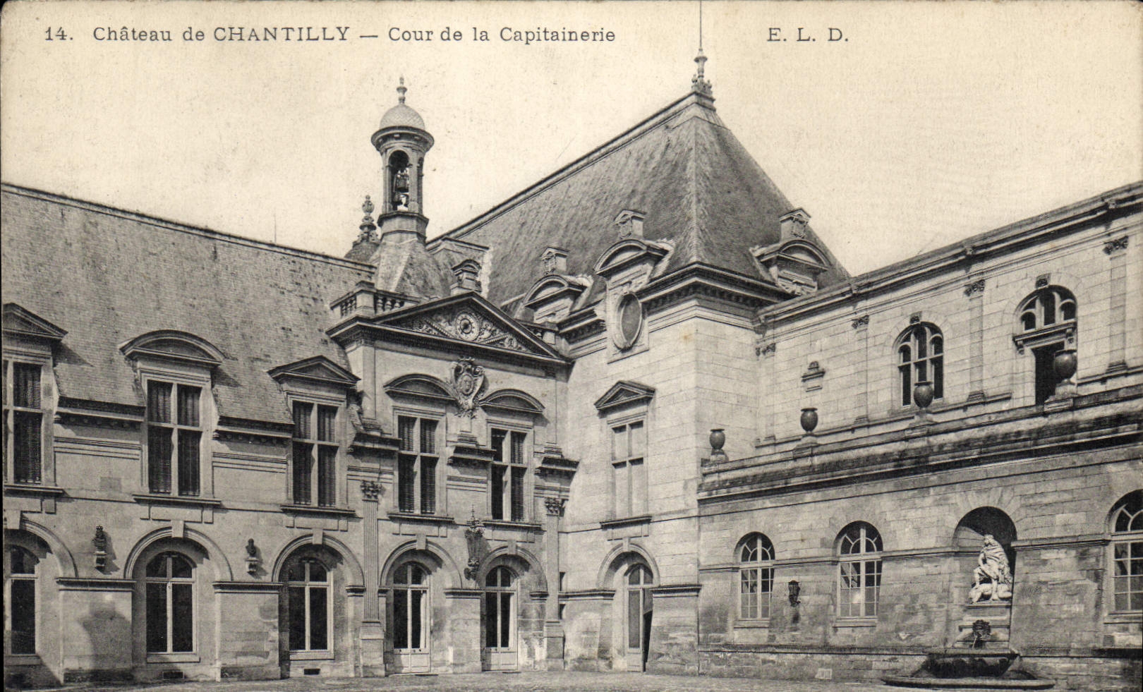 CPA Chateau de Chantilly Cour de la Capitainerie