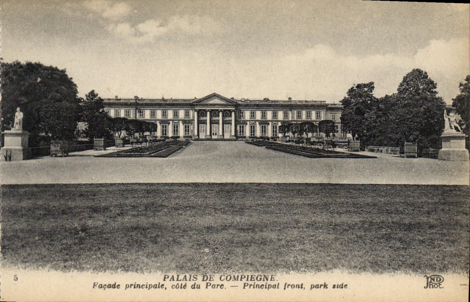 CPA Palais de Compiegne Facade principale cote du Parc 
