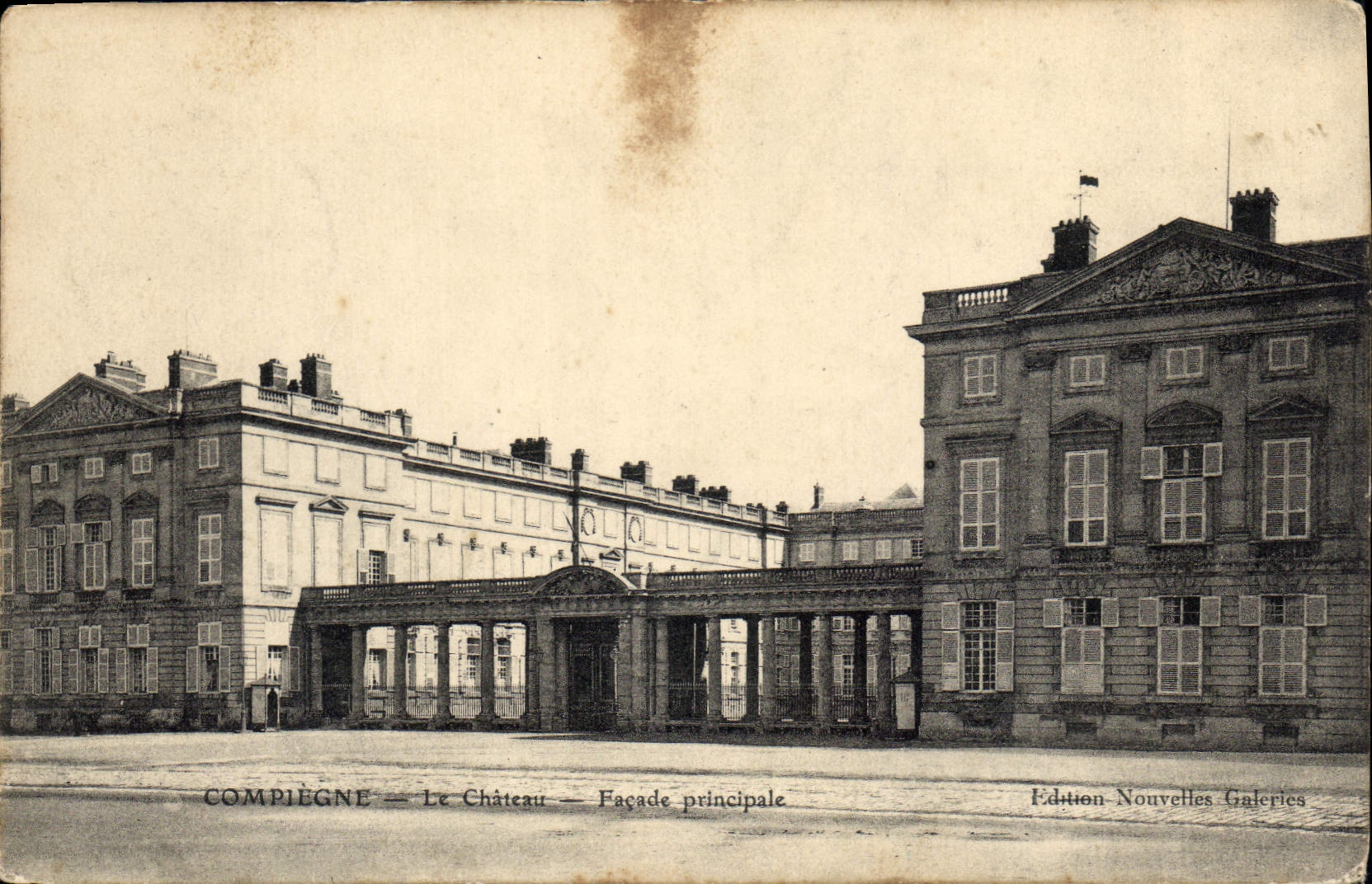 CPA Compiegne Le Chateau Facade principale 