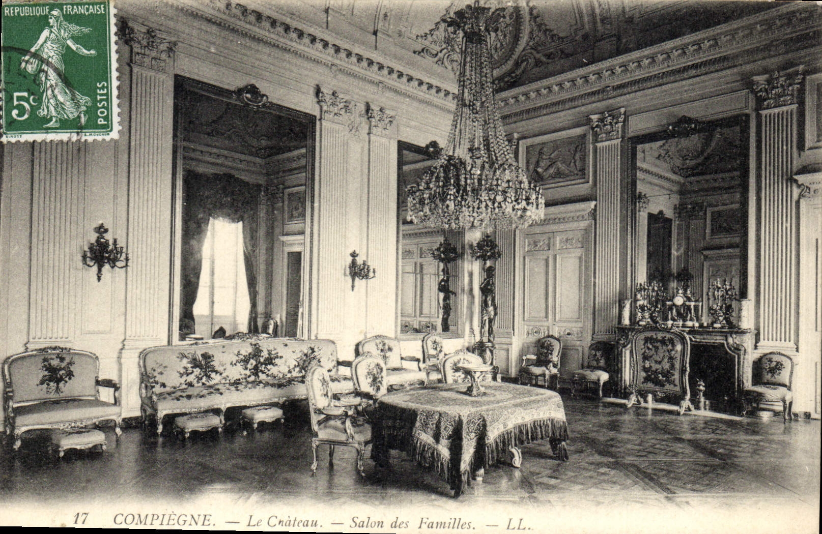 CPA Compiegne Le Chateau Salon des Familles 