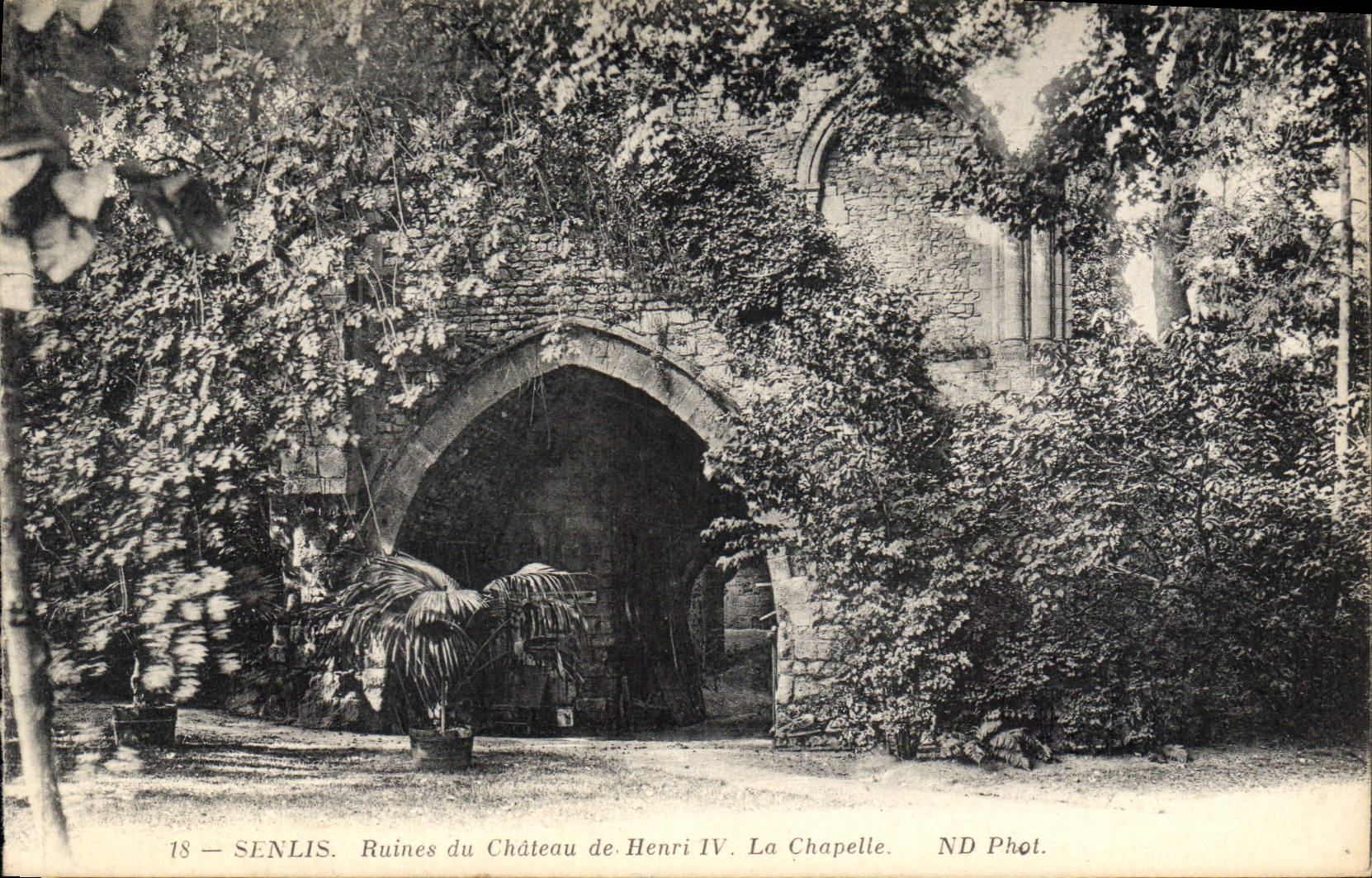 CPA Senlis Ruines du Chateau de Henri IV La Chapelle 