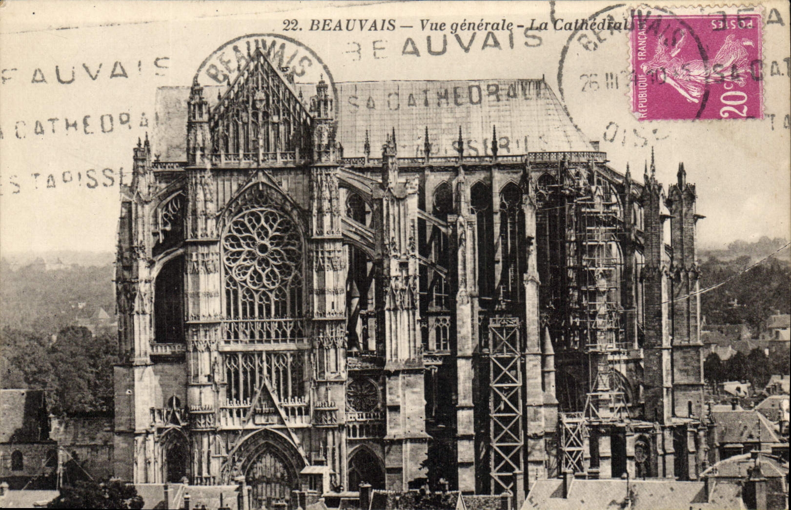 CPA Beauvais Vue generale La Cathedrale