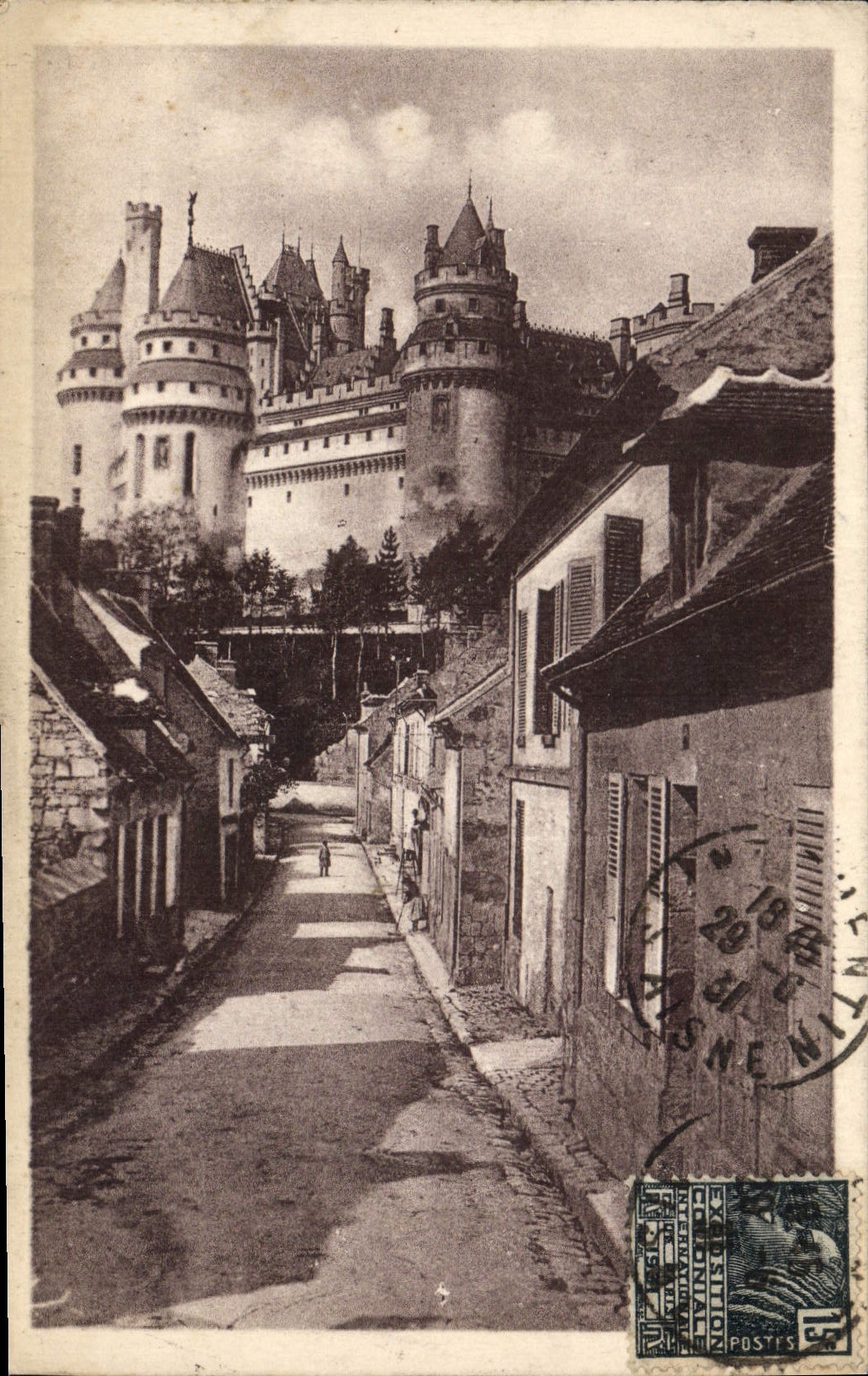 CPA Pierrefonds La Rue Notre Dame et le Chateau 