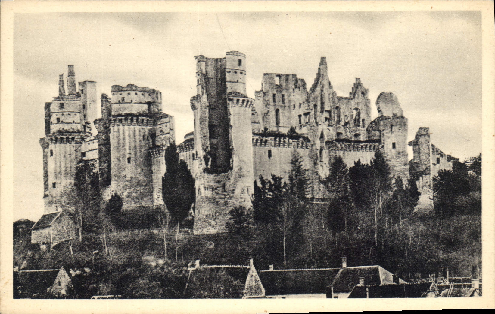 CPA Chateau de Pierrefonds Oise Le Chateau avant la Restauration 