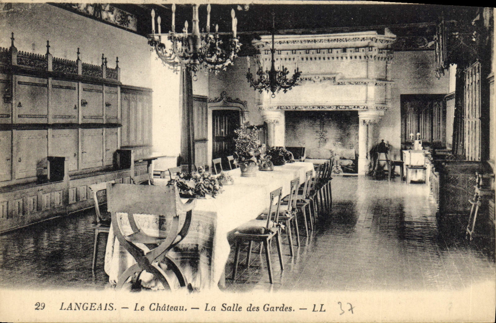 CPA Langeais Le Chateau La Salle des Gardes 